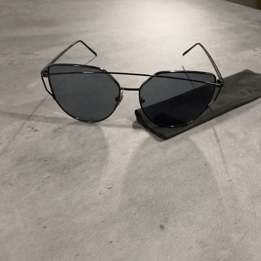 Gentle Monster Sunglasses Lovepunch‎ Black Cat Eye Col. 2 Korea Y2K Modern Chic - Picture 2 of 10